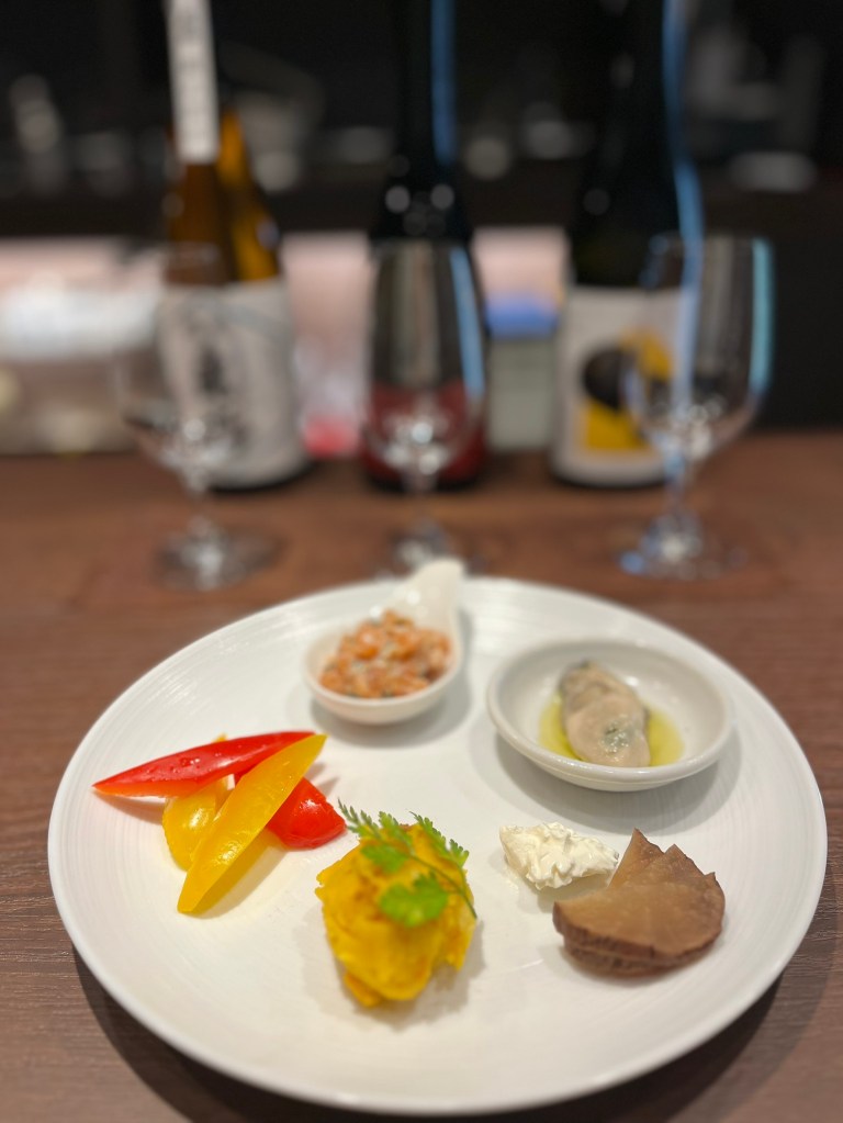 日本酒と前菜盛り合せ