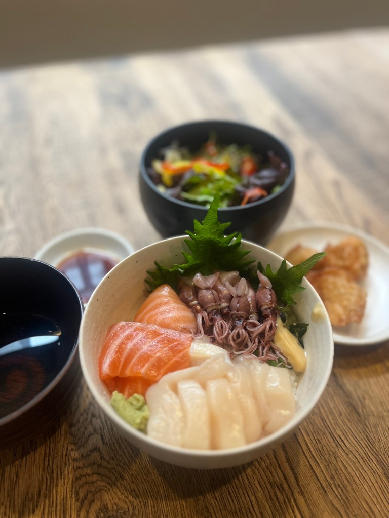 海鮮丼　ランチ　日本酒